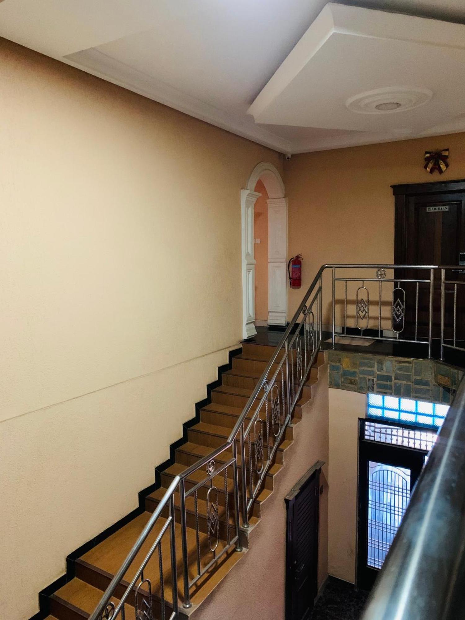 Dc Ambassadors Hotel Dawhwenya Extérieur photo