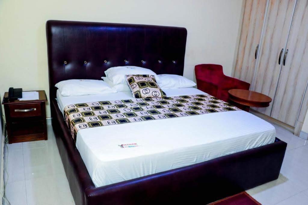 Dc Ambassadors Hotel Dawhwenya Extérieur photo