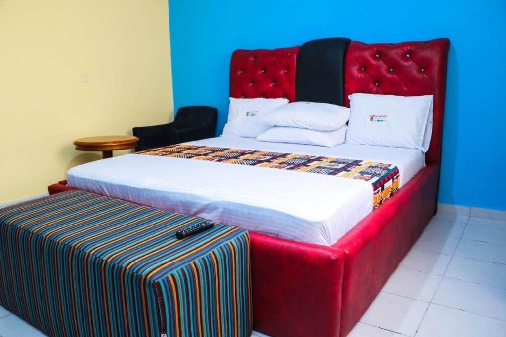 Dc Ambassadors Hotel Dawhwenya Extérieur photo