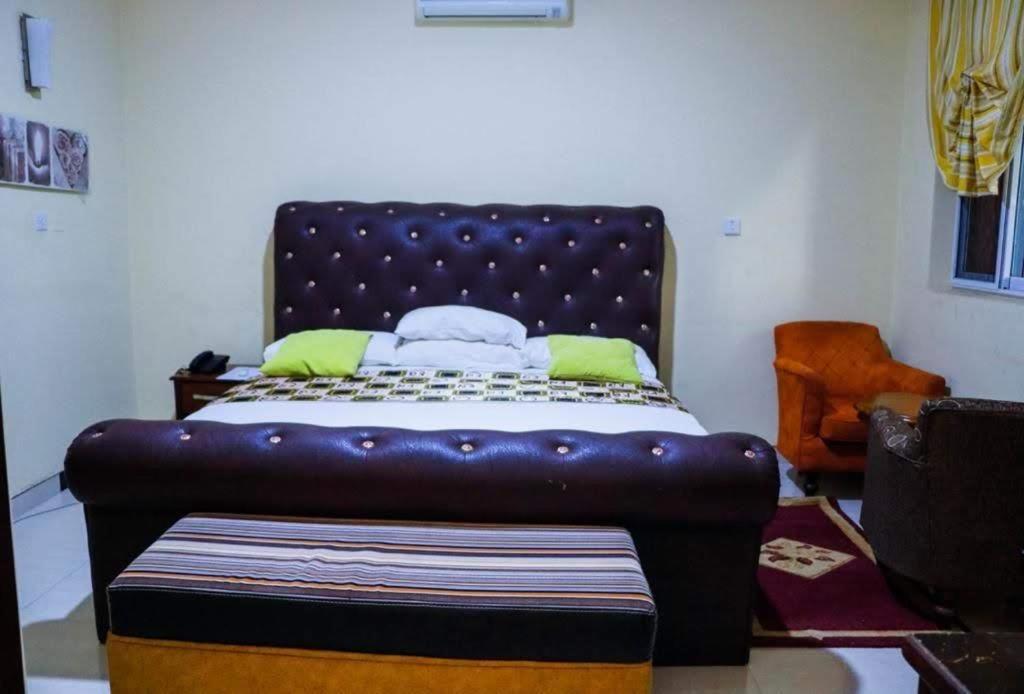 Dc Ambassadors Hotel Dawhwenya Extérieur photo
