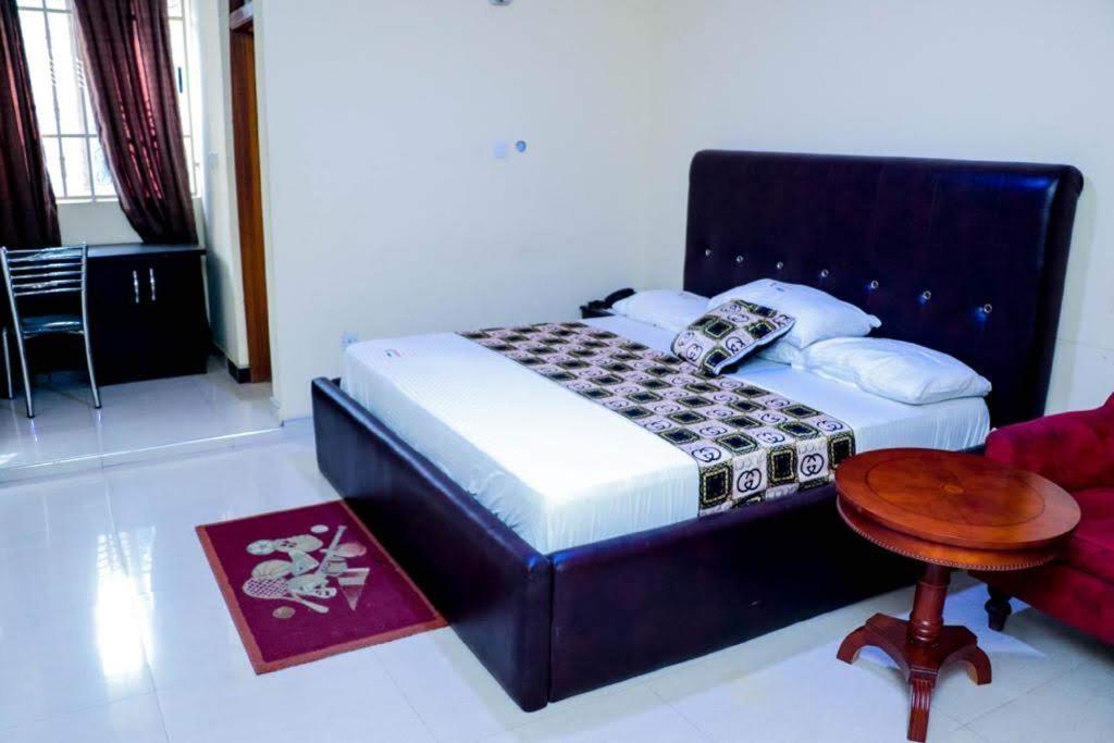 Dc Ambassadors Hotel Dawhwenya Extérieur photo