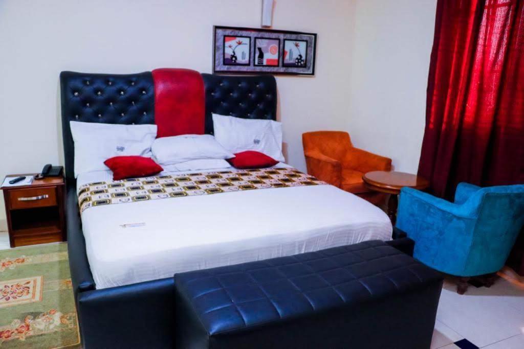 Dc Ambassadors Hotel Dawhwenya Extérieur photo